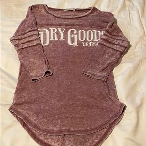 Quarter sleeve t-shirt.